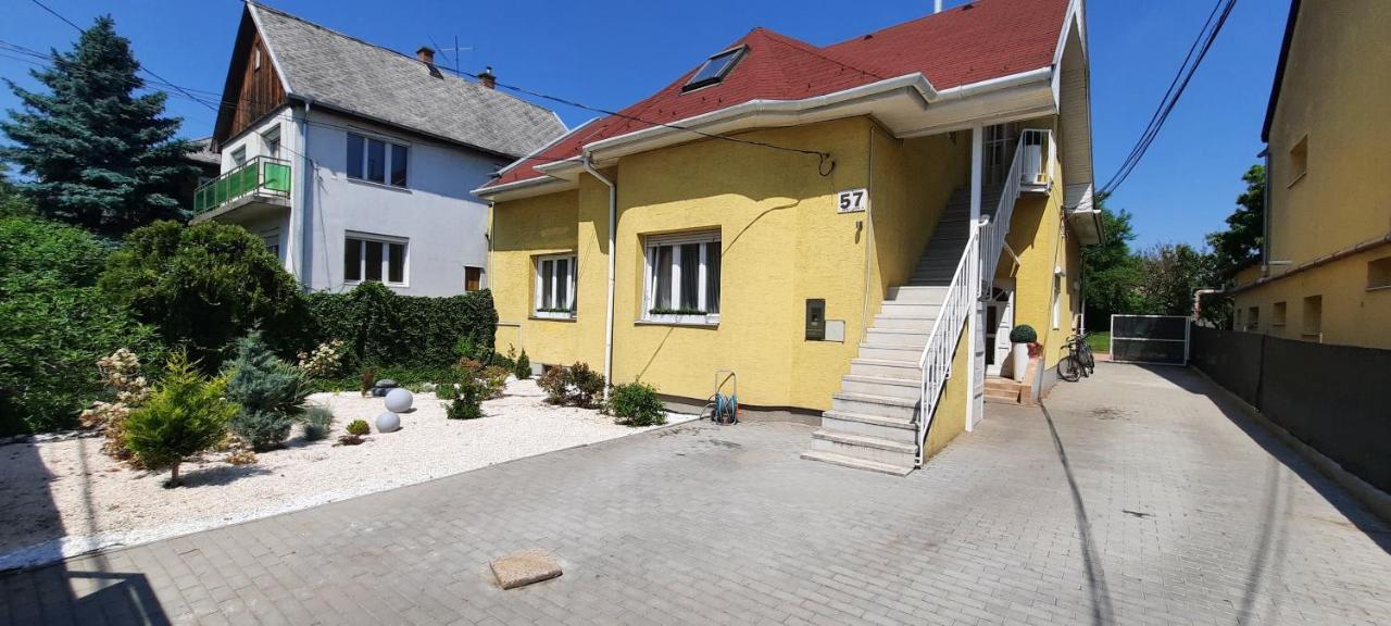 Hi-Bp Garden City Batsanyi Apartment 3 Rooms, Apartment Upstairs Near The City Train With Free Parking Budapest Eksteriør bilde