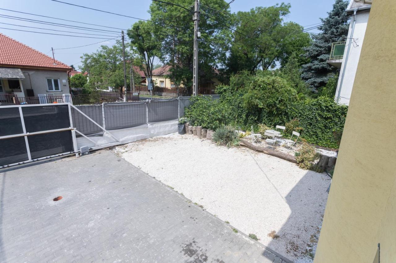 Hi-Bp Garden City Batsanyi Apartment 3 Rooms, Apartment Upstairs Near The City Train With Free Parking Budapest Eksteriør bilde