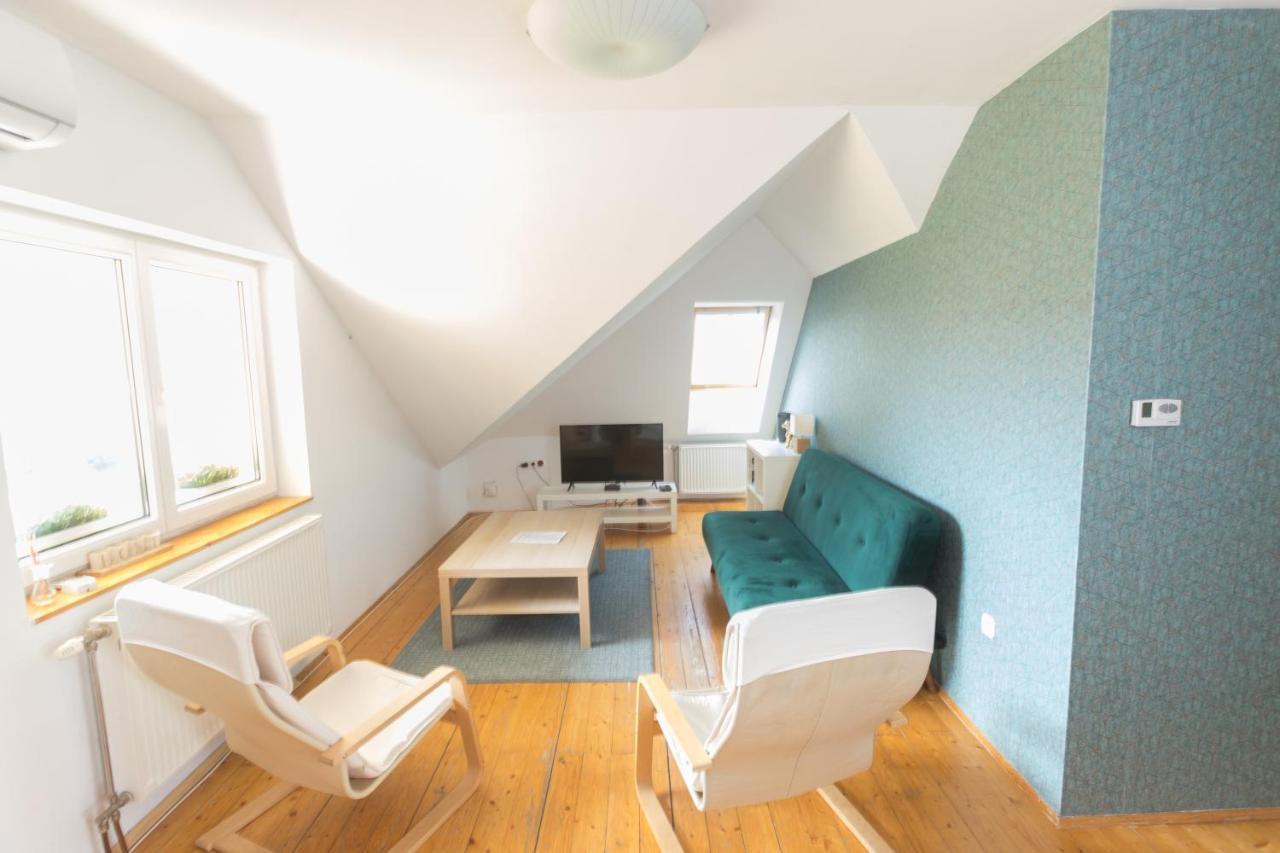 Hi-Bp Garden City Batsanyi Apartment 3 Rooms, Apartment Upstairs Near The City Train With Free Parking Budapest Eksteriør bilde