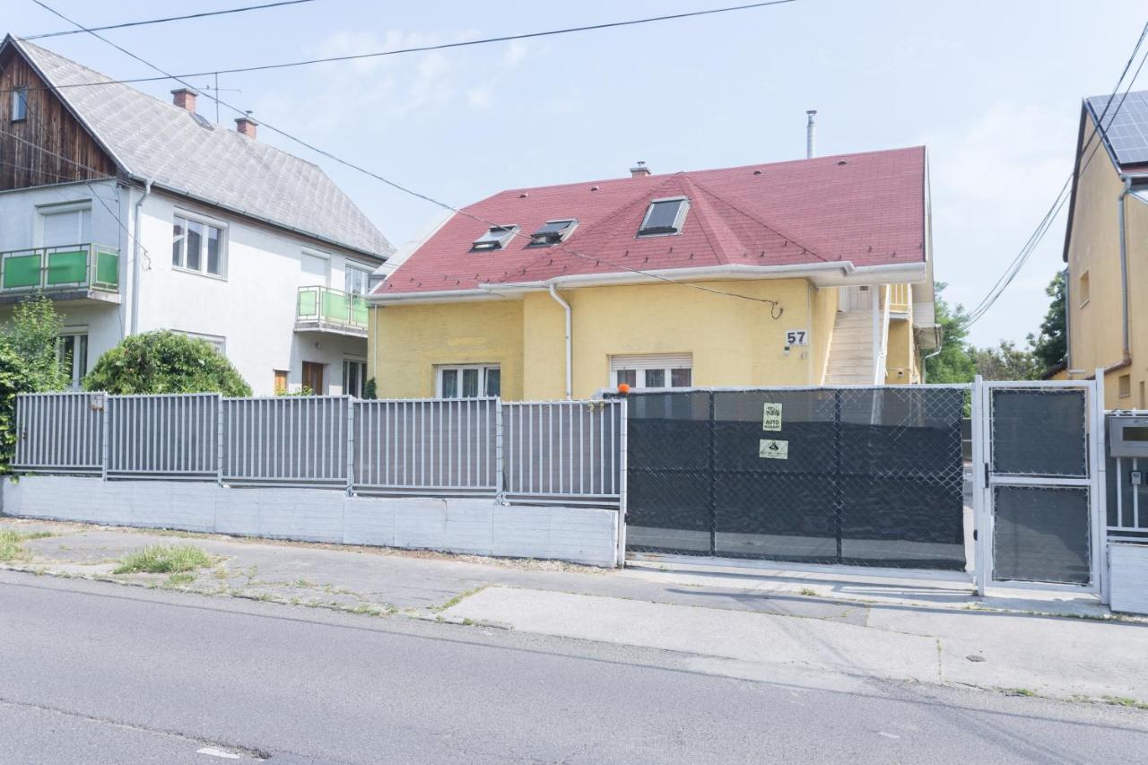 Hi-Bp Garden City Batsanyi Apartment 3 Rooms, Apartment Upstairs Near The City Train With Free Parking Budapest Eksteriør bilde