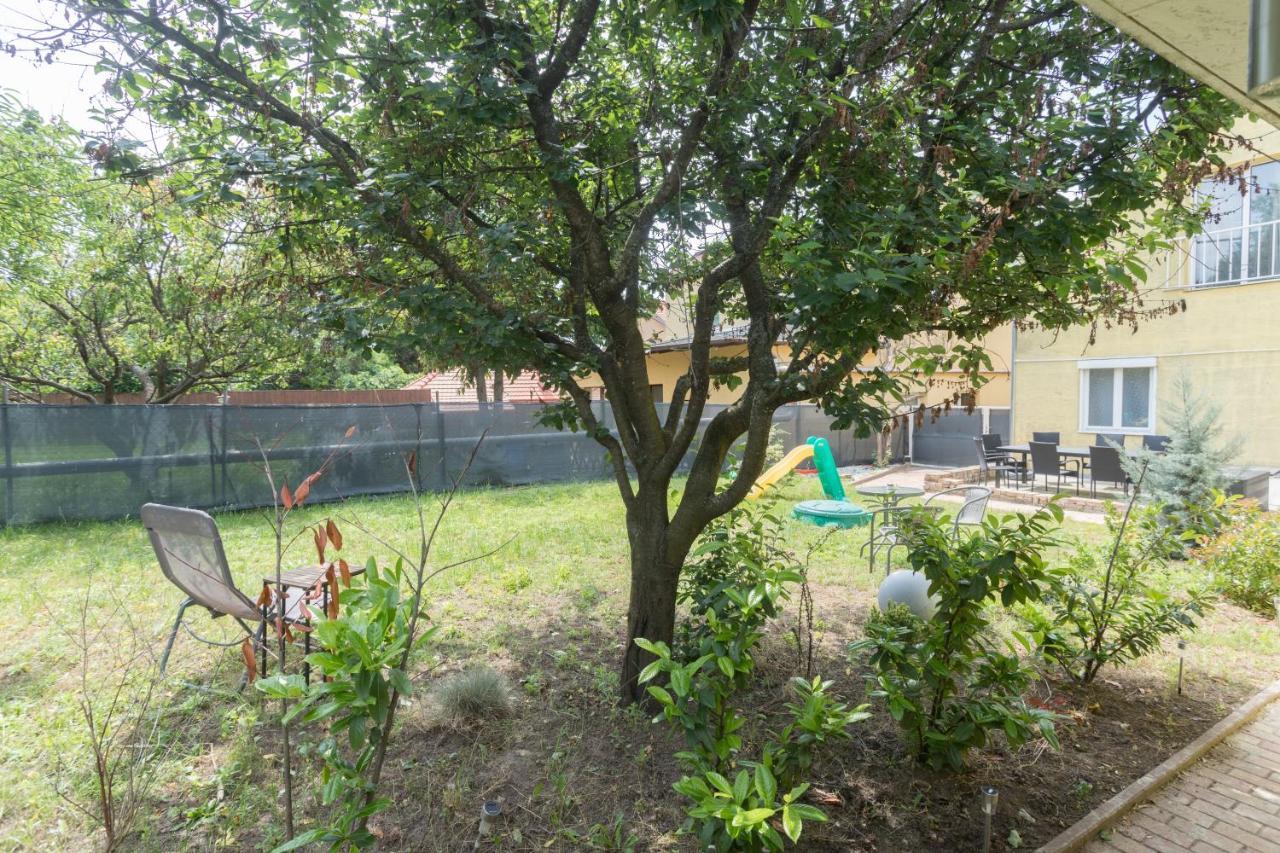 Hi-Bp Garden City Batsanyi Apartment 3 Rooms, Apartment Upstairs Near The City Train With Free Parking Budapest Eksteriør bilde